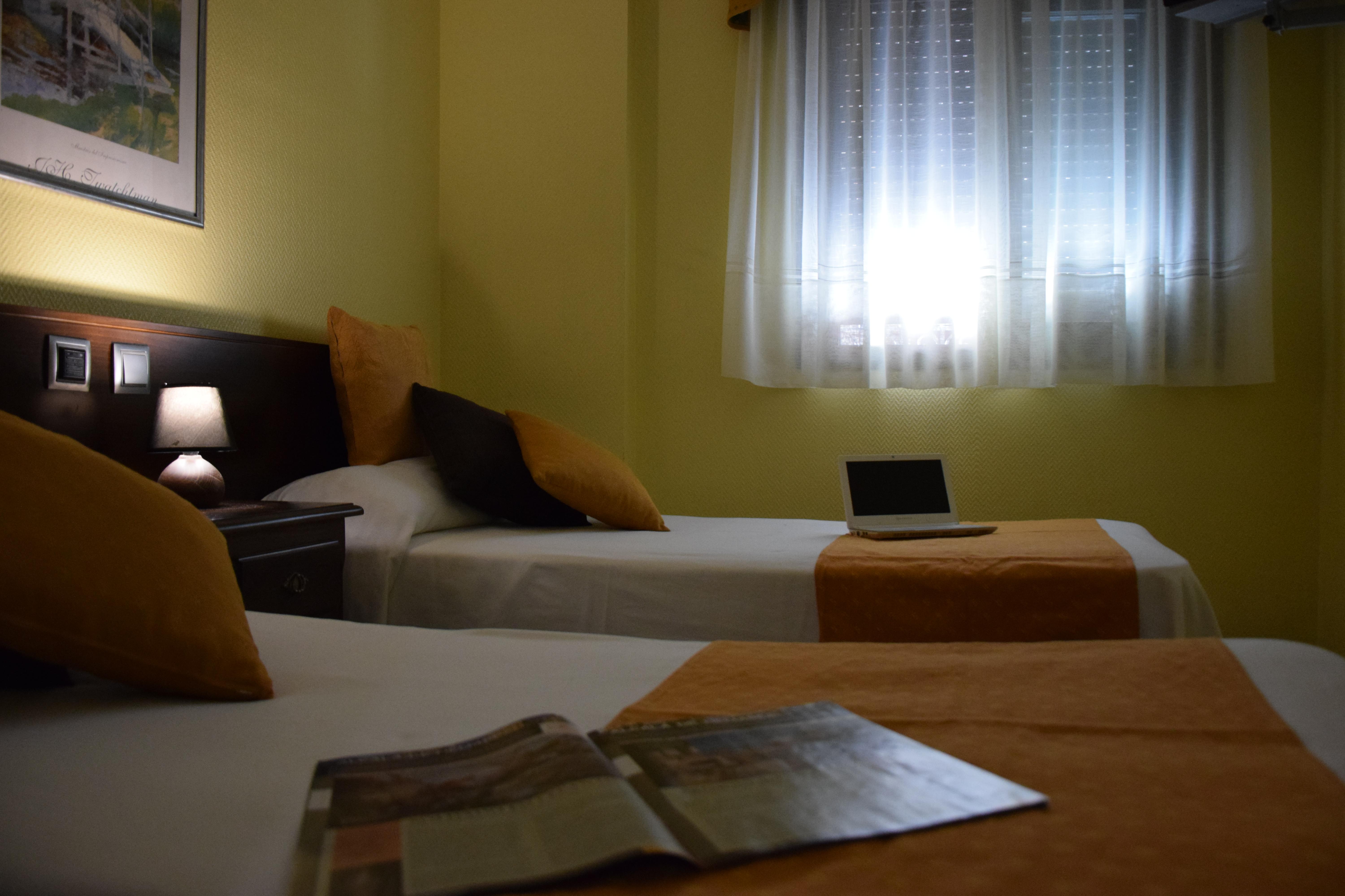 Hotel Complutense Alcalá de Henares Esterno foto