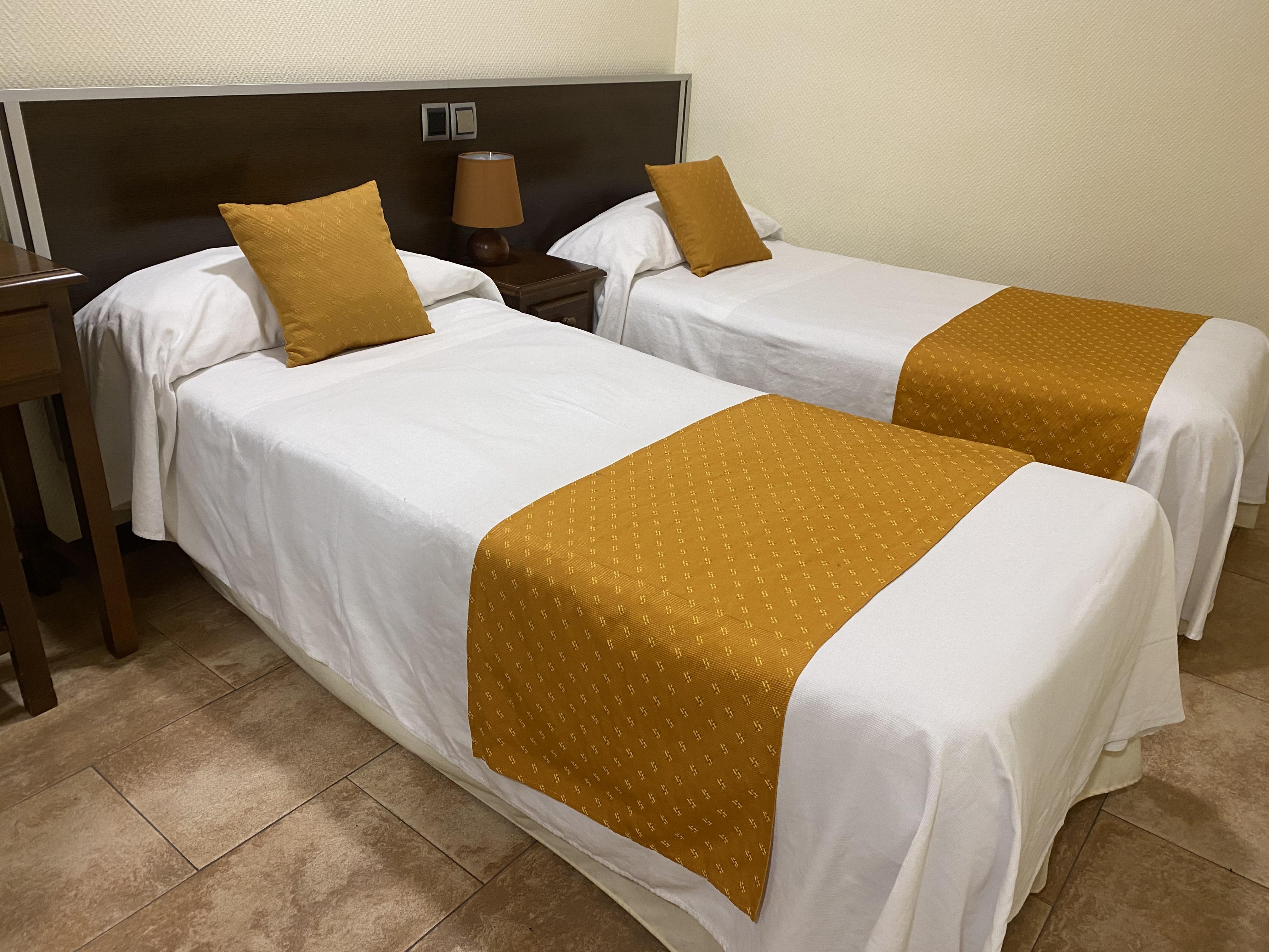 Hotel Complutense Alcalá de Henares Esterno foto