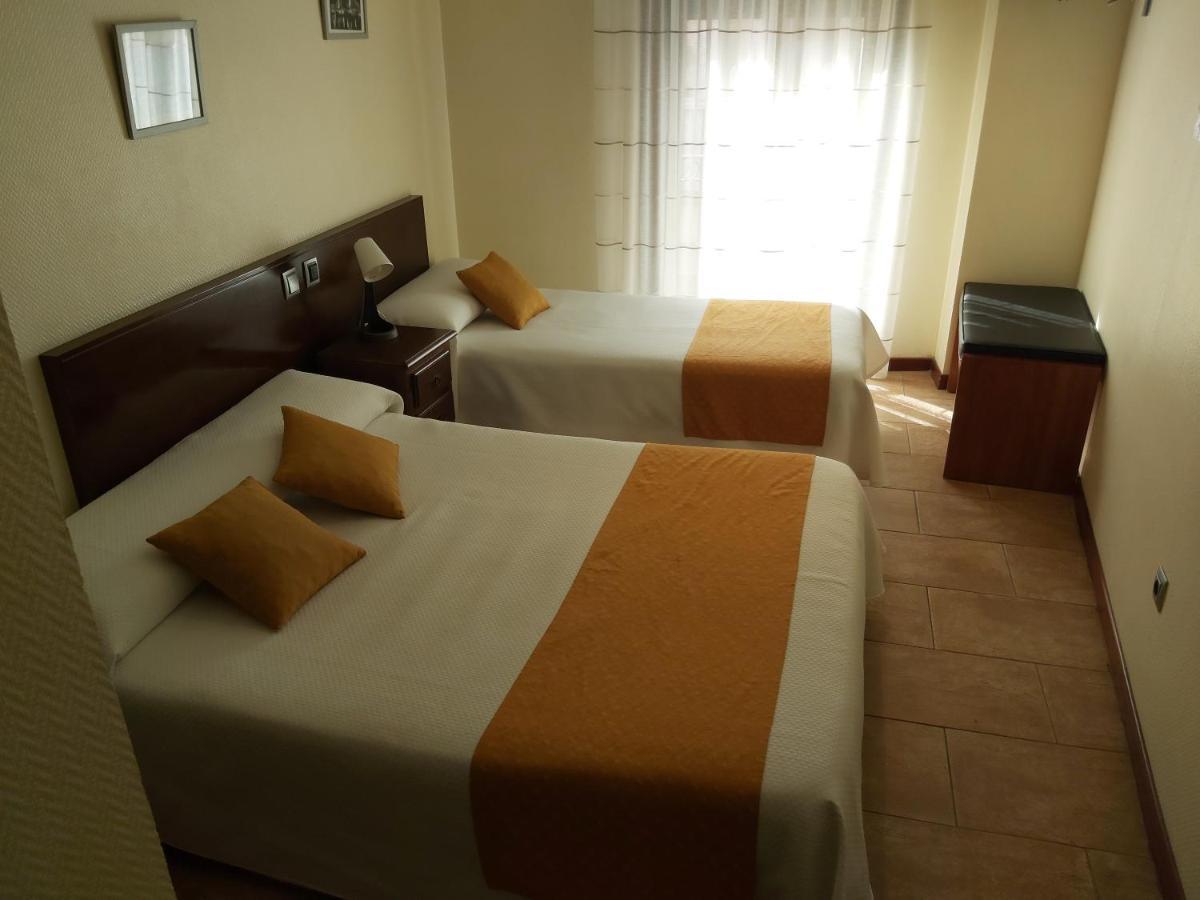 Hotel Complutense Alcalá de Henares Esterno foto