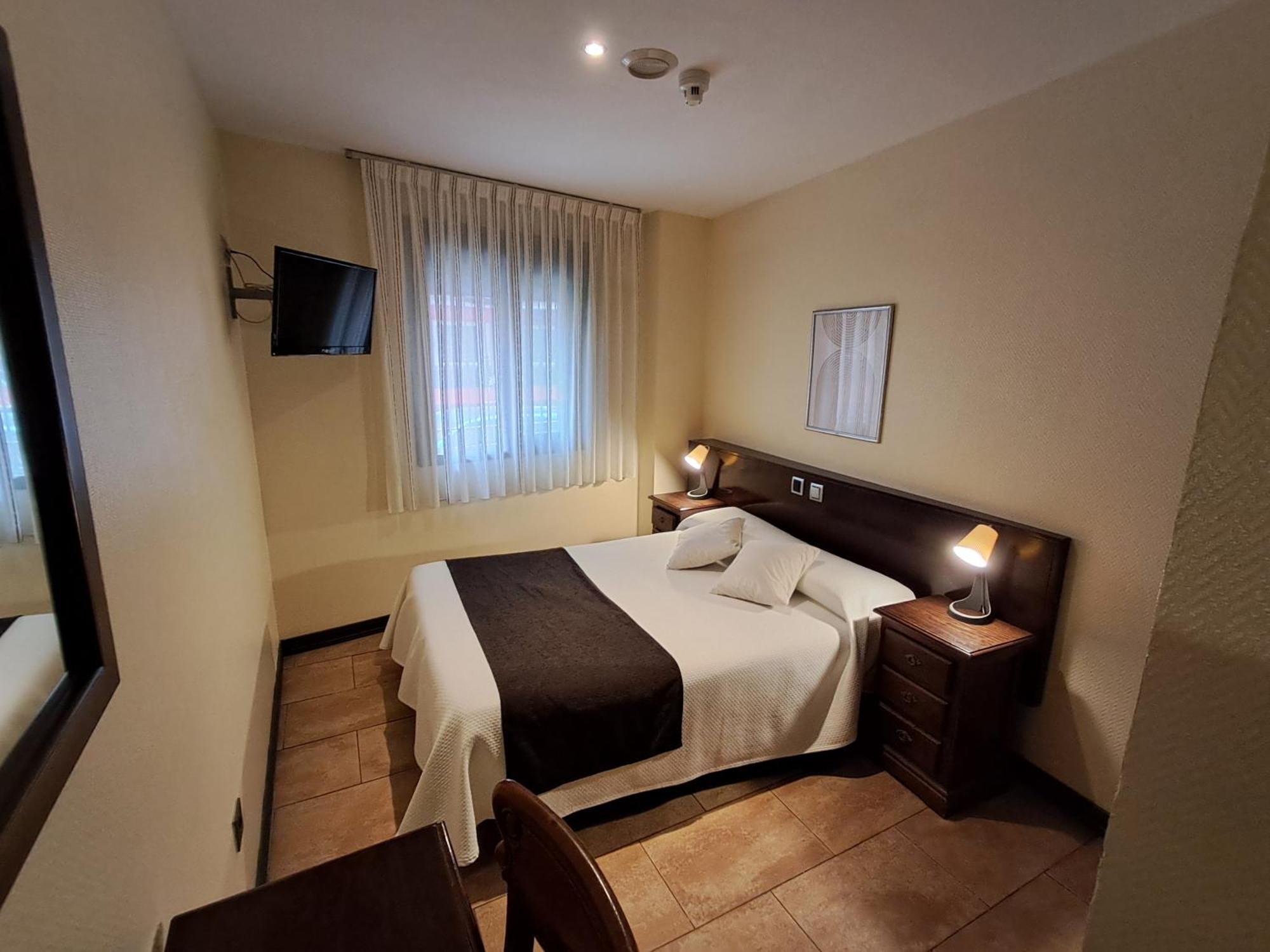Hotel Complutense Alcalá de Henares Esterno foto