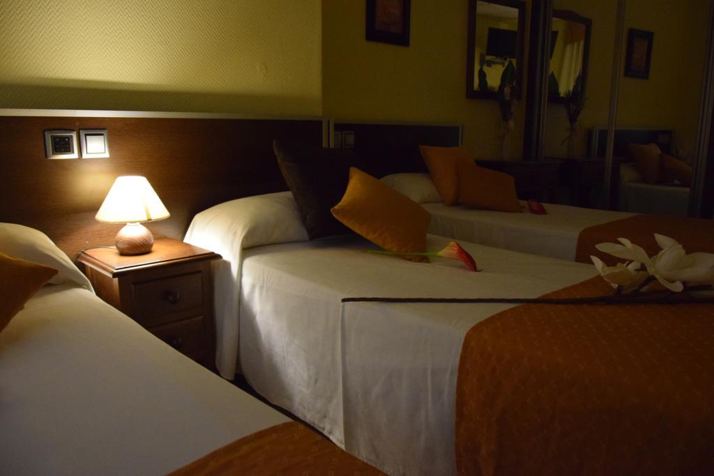 Hotel Complutense Alcalá de Henares Esterno foto