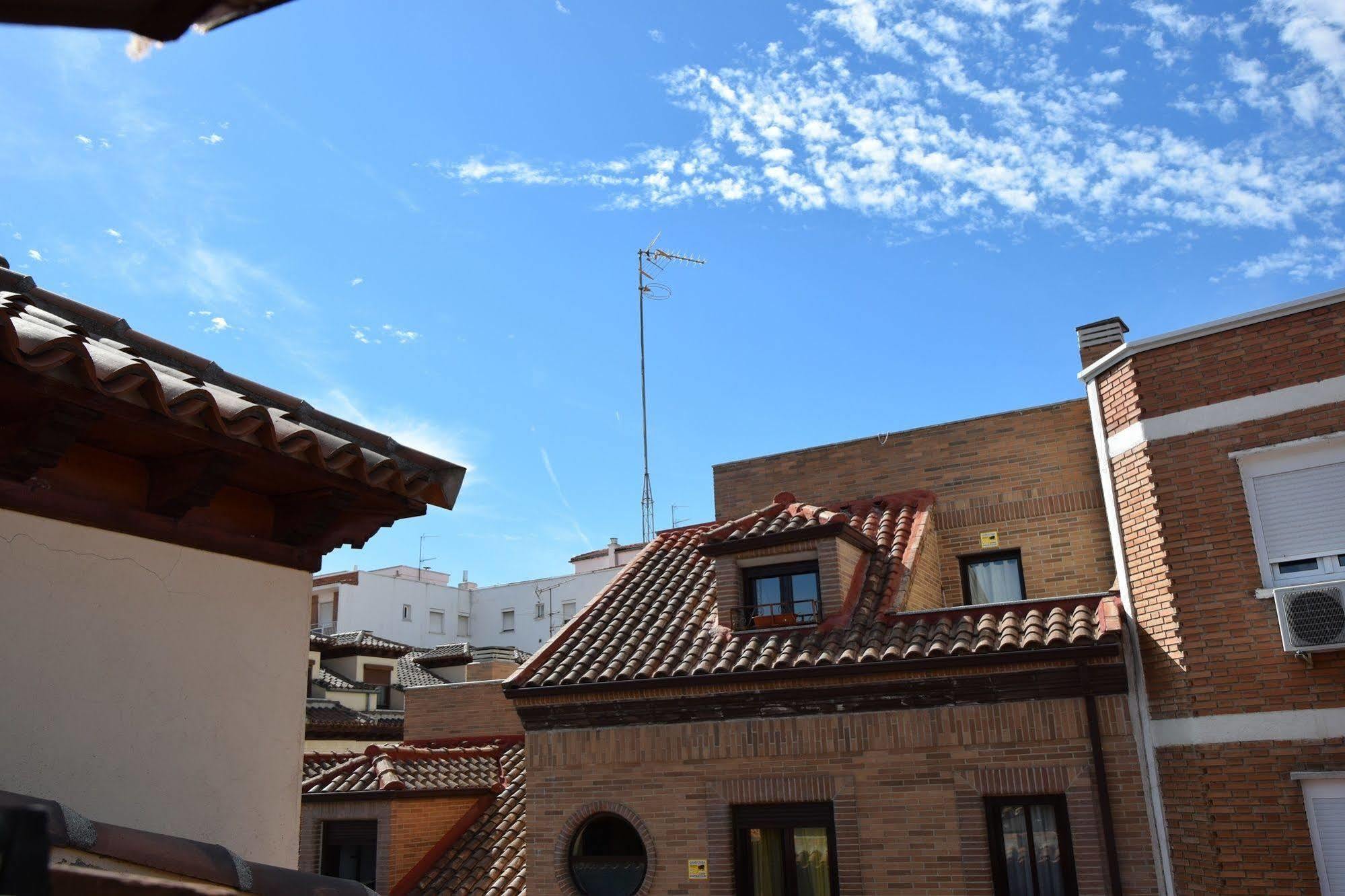 Hotel Complutense Alcalá de Henares Esterno foto