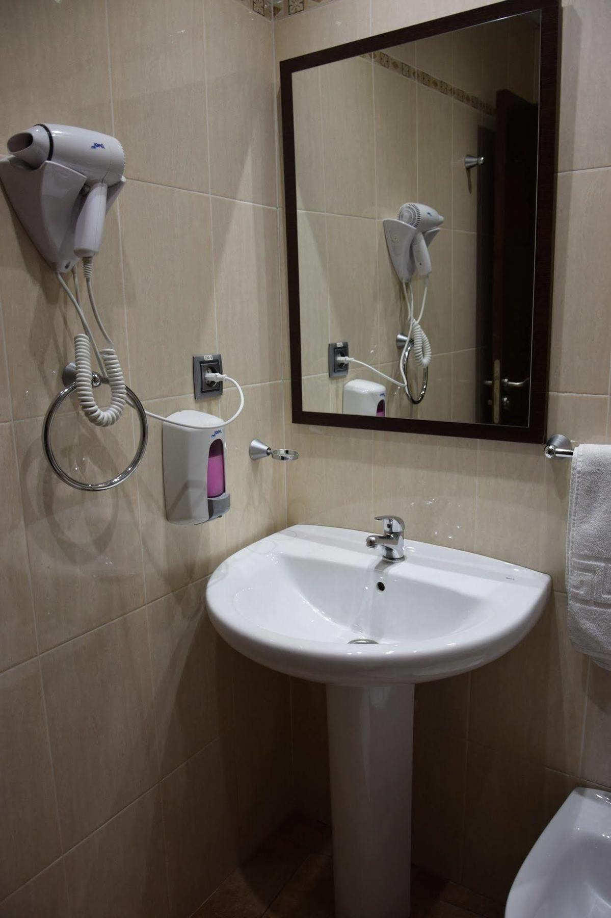 Hotel Complutense Alcalá de Henares Esterno foto