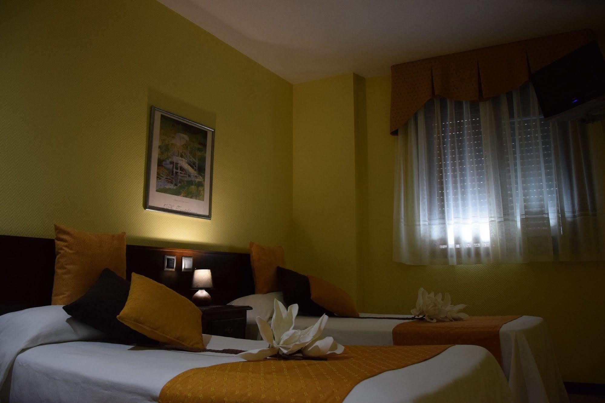 Hotel Complutense Alcalá de Henares Esterno foto